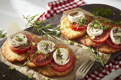 Rustikaler Reibekuchen mit Tomaten und Ziegenkäse