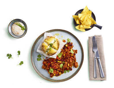 Chili sin Carne mit Baked Potato und Sojaghurt-Dip